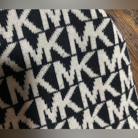 Michael Kors Black & White MK Logo Scarf - Picture 4 of 6